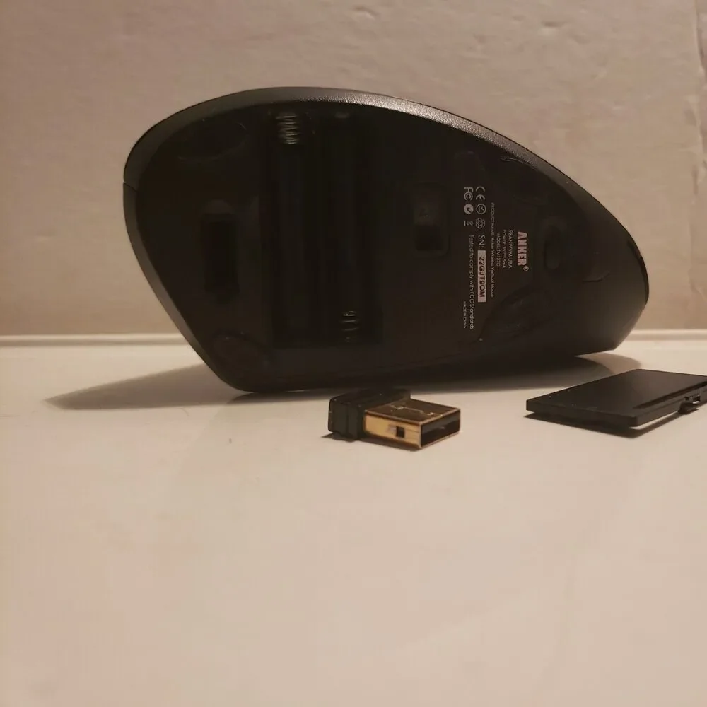 Anker Wireless 2.4G Ergonomic Vertical Optical Mouse - Black (‎98ANWVM-UBA)
